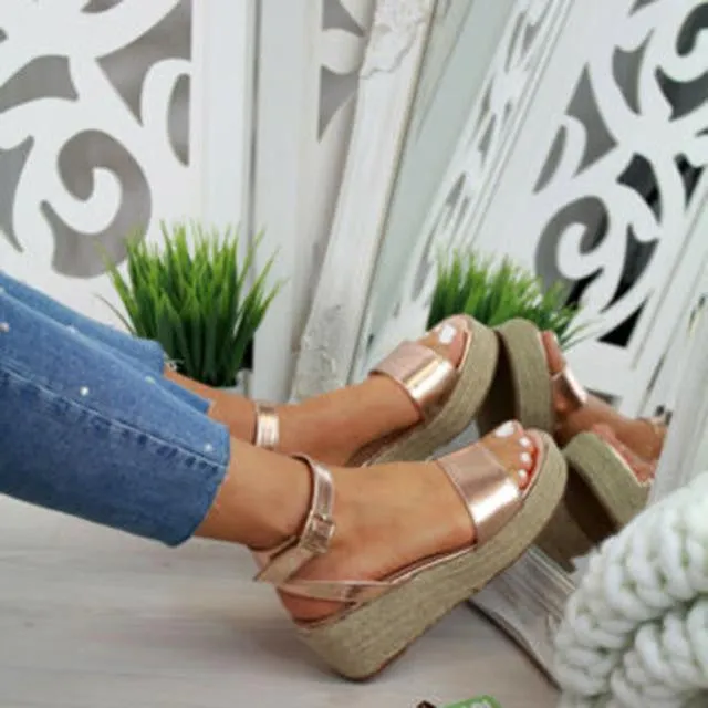 Flat Sandal with Wedges